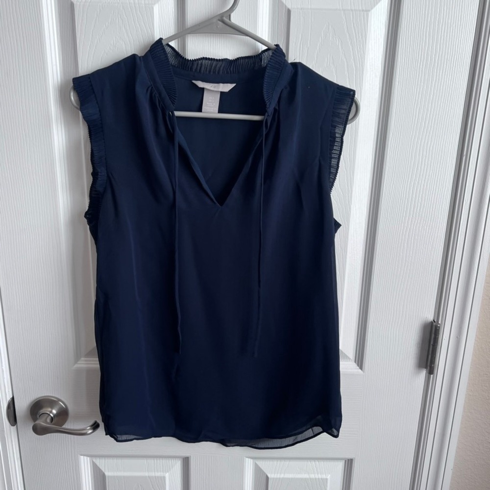 H&M Navy Blue Swiss Dot Ruffle Sleeveless Tie Neck Blouse Top Womens Size 2